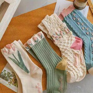 4 Pairs Woman's  Socks, Tulip Floral Design Vintage Crew Socks,